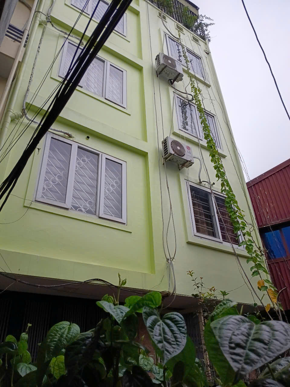Cho thuê nhà nguyên căn 219 Lĩnh Nam, 5 tầng x 30m2, 3 ngủ kk, 11 Triệu Full đồ - Ảnh chính